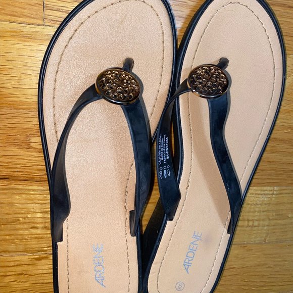 Ardene Flipflops - Picture 6 of 8